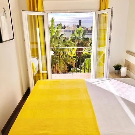 Sunny In Center Of ! Apartamento